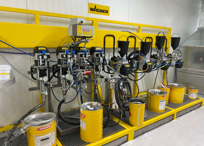 Nowo zainstalowana lakiernia umożliwia wydajny i elastyczny proces powlekania. | © Brunex