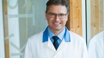 Rainer Troppmair, kierownik działu rozwoju lakierów okiennych i budowlanych w firmie ADLER.