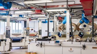 W centrum technologii aplikacyjnych ADLER można odtworzyć wszystkie powszechnie stosowane procesy przemysłowe - począwszy od metody roll-to-roll aż po utwardzanie ekscymerowe i wiązką elektronów. | © ADLER