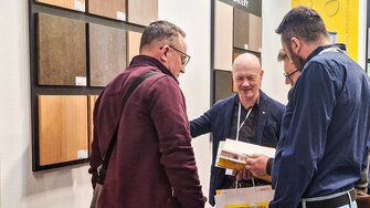 Dużym zainteresowaniem cieszyła się linia olejów Legno. | © ADLER