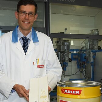 Dr. Albert Rössler, Leiter Forschung & Entwicklung ADLER-Werk Lackfabrik. 